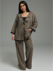 Изображение товара «Женский костюм (блузка+брюки) из трикотажа вафли «Купава [хаки]» арт 89409» из магазина «Ивановский-Текстиль.РФ»