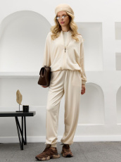 Изображение товара «Женский костюм (куртка+брюки) из стрейч-велюра «Альба [молочный]» арт 87694» из магазина «Ивановский-Текстиль.РФ»