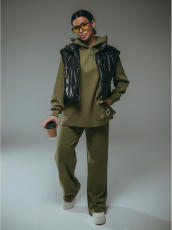 Изображение товара «Женский костюм (худи+брюки) из рибаны с лайкрой «Соната [хаки]» арт 86342» из магазина «Ивановский-Текстиль.РФ»