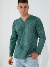 Изображение товара «Мужской лонгслив из кулирки «Путешествие 2284-К (зеленый)» арт 81853» из магазина «Ивановский-Текстиль.РФ»