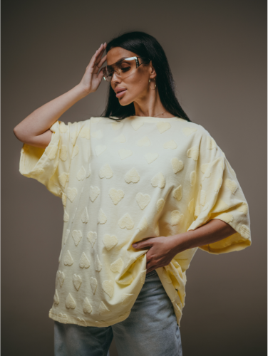 Изображение товара «Женская футболка из махры жаккард «Ирбис [сердца сливочное масло]» арт 85727» из магазина «Ивановский-Текстиль.РФ»