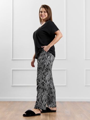 Изображение товара «Женские брюки из фактурного трикотажа «Элегия-1 [черный]» арт 87360» из магазина «Ивановский-Текстиль.РФ»