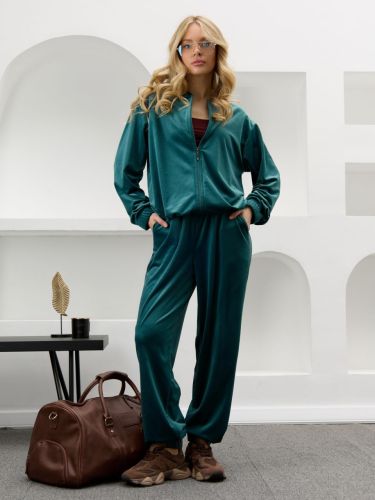 Изображение товара «Женский костюм (куртка+брюки) из стрейч-велюра «Альба [изумрудный]» арт 87692» из магазина «Ивановский-Текстиль.РФ»