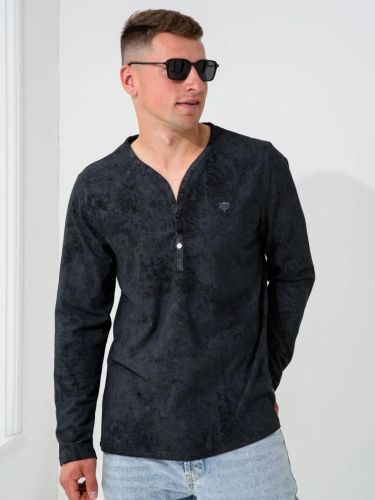 Изображение товара «Мужской лонгслив из кулирки «Путешествие 2284-К (черный)» арт 81851» из магазина «Ивановский-Текстиль.РФ»